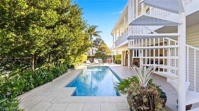 Building Photo - 877 7th St S