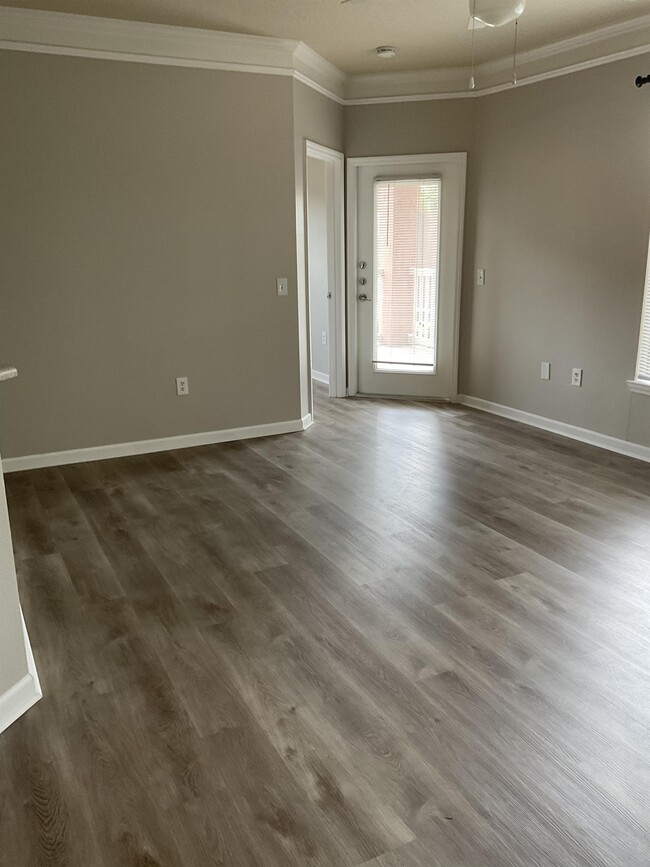 Building Photo - 8813 Villa View Cir