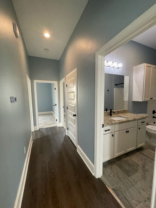 Building Photo - 1033 Stagecoach Bend