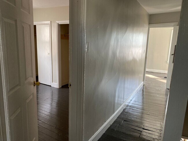 Building Photo - 351 W North St