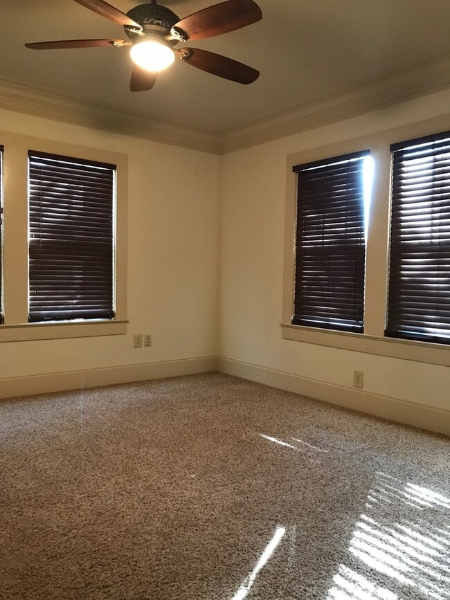 Building Photo - 3 Bedroom 2 bath home