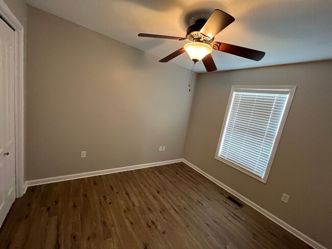 Building Photo - Charming 3 Bed / 2 Bath Ranch-Style Home o...