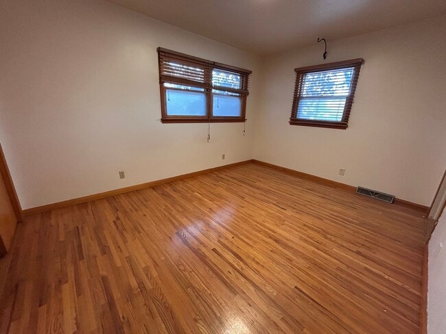 Building Photo - 4 Bed 2 Bath Home In Andover!