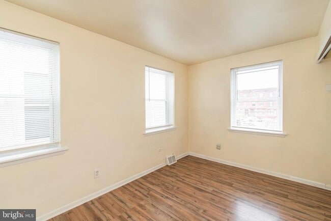 Building Photo - 1635 Fontain St