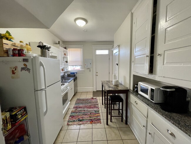 Building Photo - 2154 Tuller St