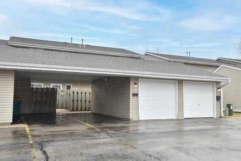 Building Photo - W163N11528 Windsor Ct