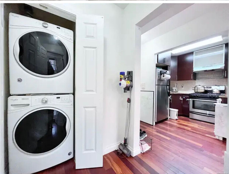 washer and dryer in unit - 7117 162nd St