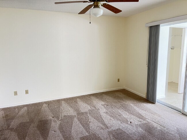 Building Photo - Great first floor Condo - Annual Lease