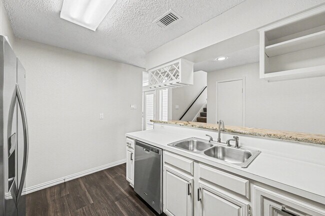 Building Photo - 5913 Woodway Place Ct