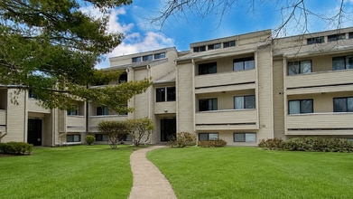 Building Photo - 2105 Melrose Dr