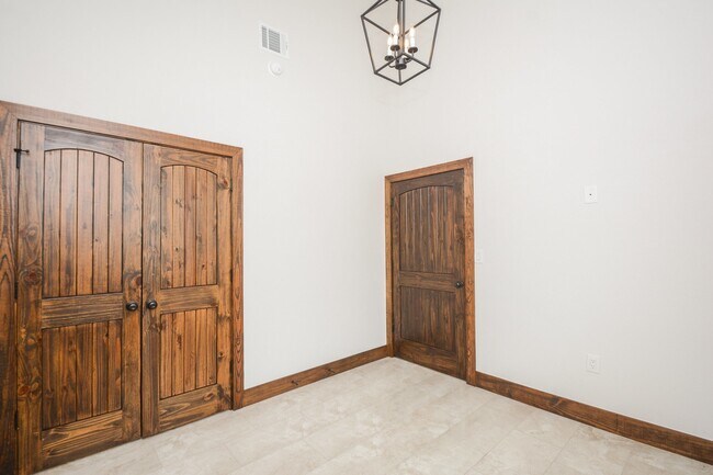 Building Photo - 29527 Turnbury Village Dr