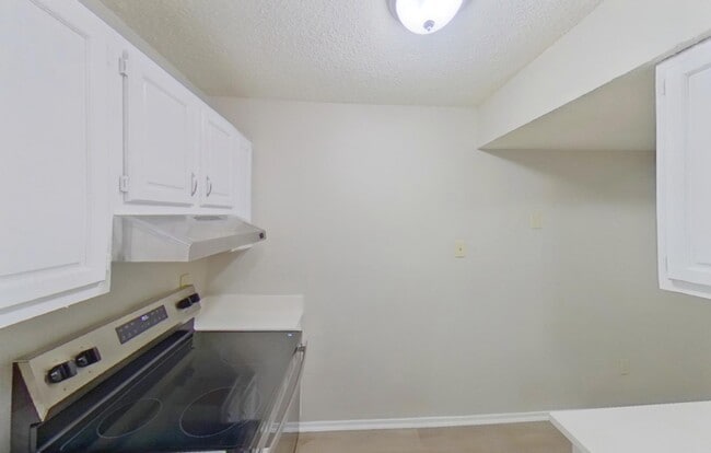 Building Photo - Thoughtfully Designed 3-Bedroom Home for Modern Living