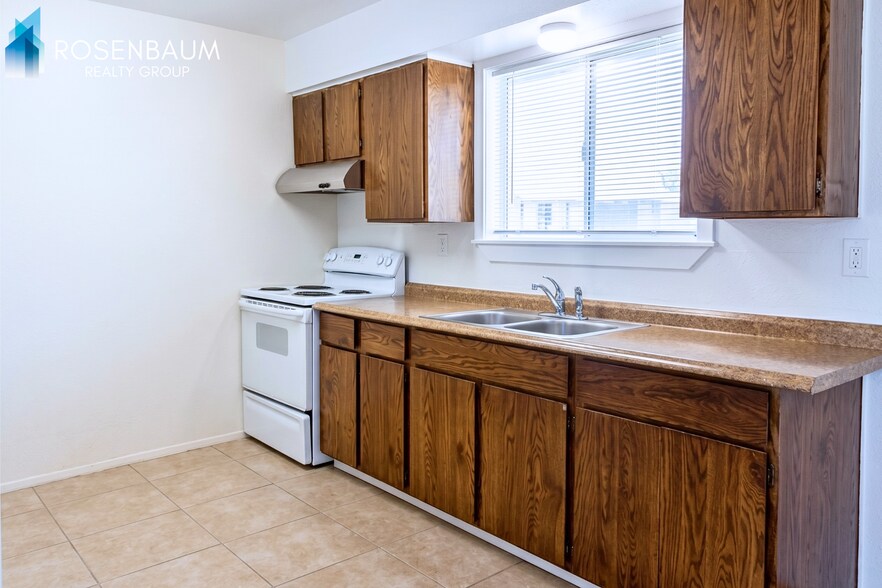 Building Photo - Cozy 2-bedrooms, 1-bath single-level duplex in Prescott Valley!