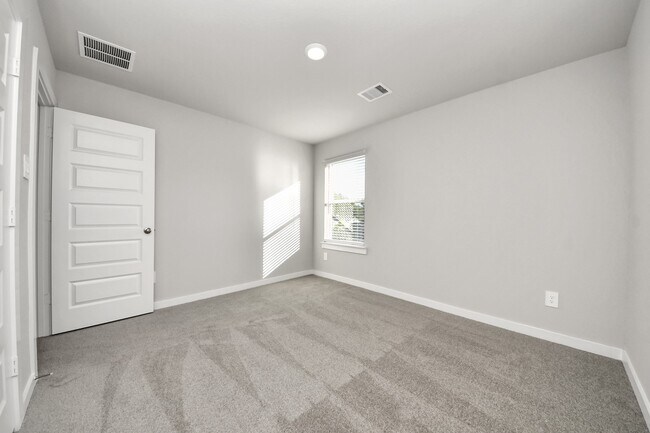 Building Photo - 16690 Sterling Clf St