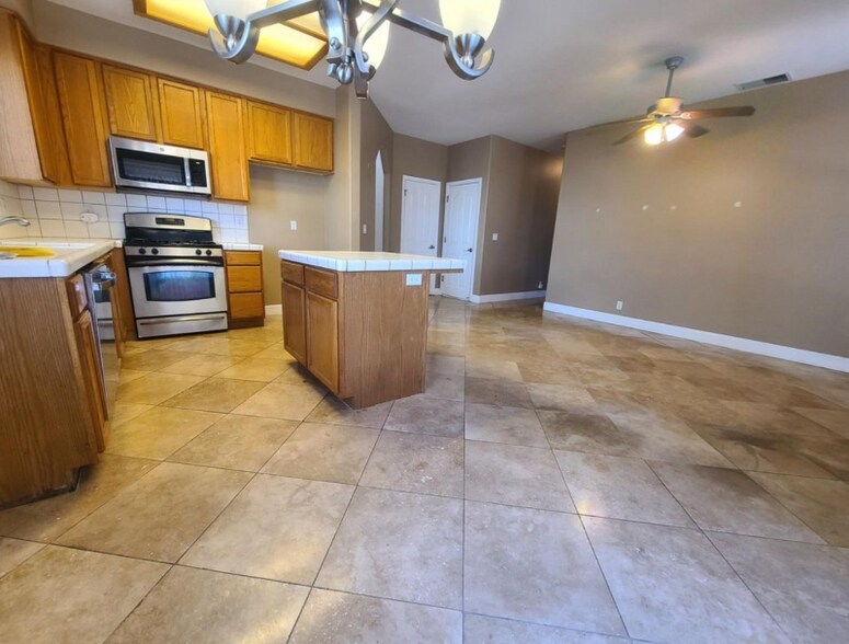 Building Photo - 710 Gia Ct