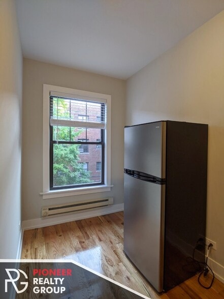 Building Photo - 2900 N Mildred Ave