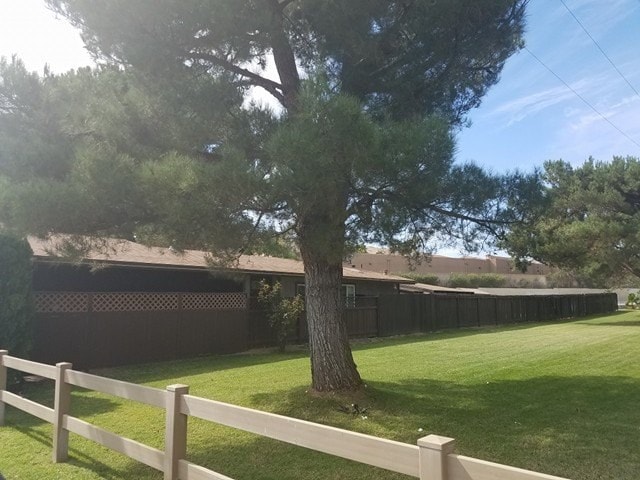 Green belt along house - 27711 Jade Ct