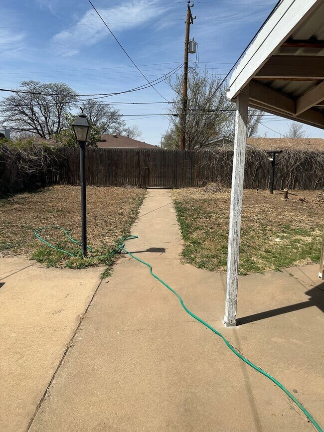 Building Photo - Beautiful Home on Mesa Circle!