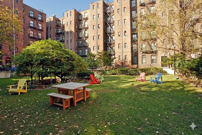 Building Photo - 439 Hicks St