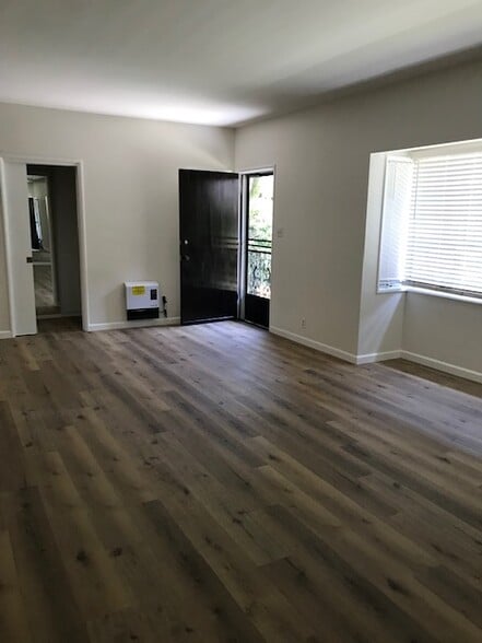 Living room - 374 Carroll Park E