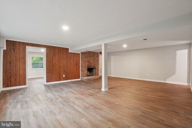 Building Photo - 1440 Woodacre Dr