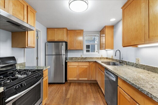 Building Photo - 2148 1/2 Santa Clara Ave - 2 bedroom | 1 b...