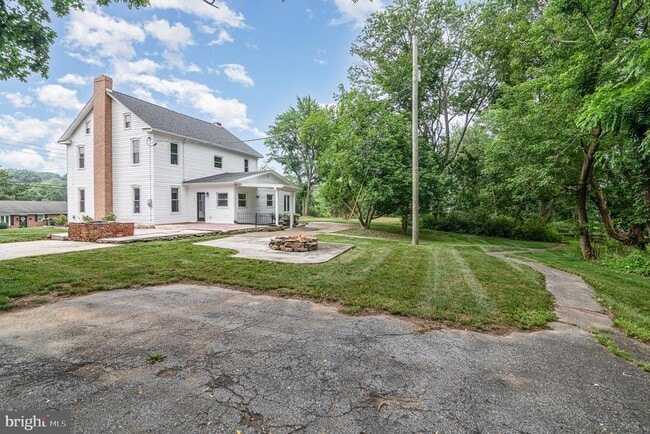 Building Photo - 4910 Earl Dr