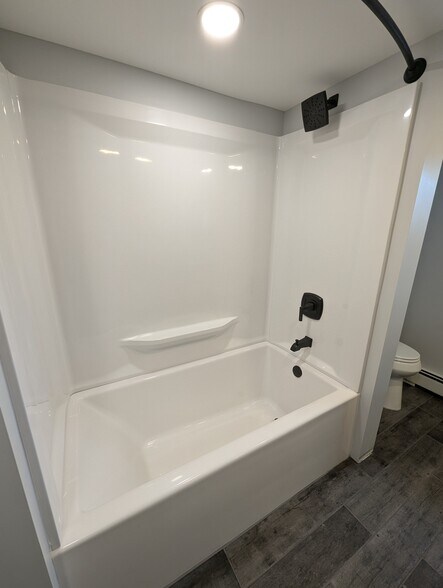 Master Bathroom - 207 6th St