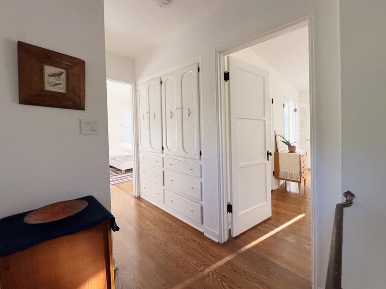 bedroom level hallway - 2415 Meadow Valley Ter