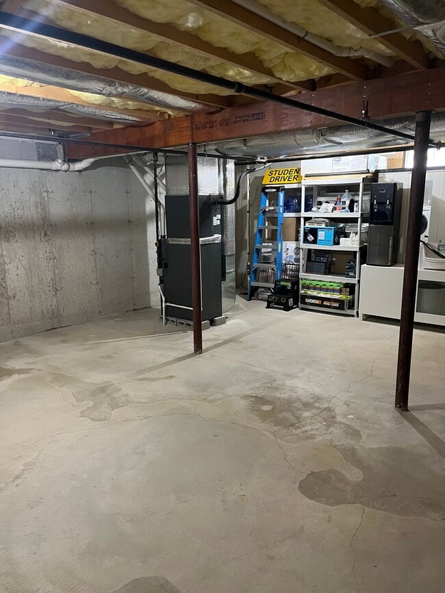 Building Photo - Modern 2Br-1.5Ba Townhouse in East Weymouth