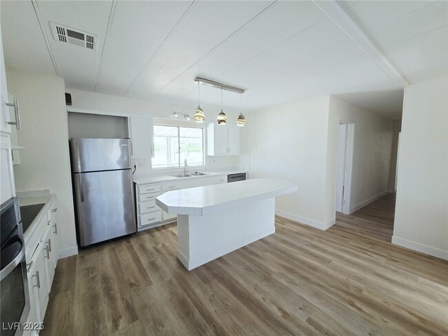 Building Photo - 220 Hopi Ln