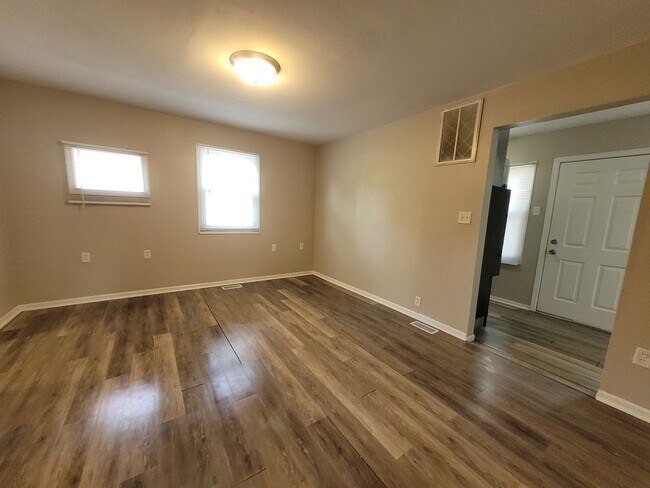 Building Photo - Cozy two bedroom home, pet friendly!