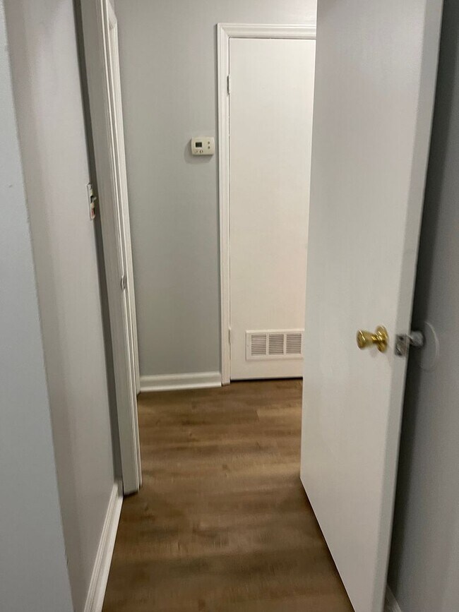 Building Photo - 2 Bedroom/ 1.5 Bathroom Duplex on Old Epps Bridge Rd!  Available early June!