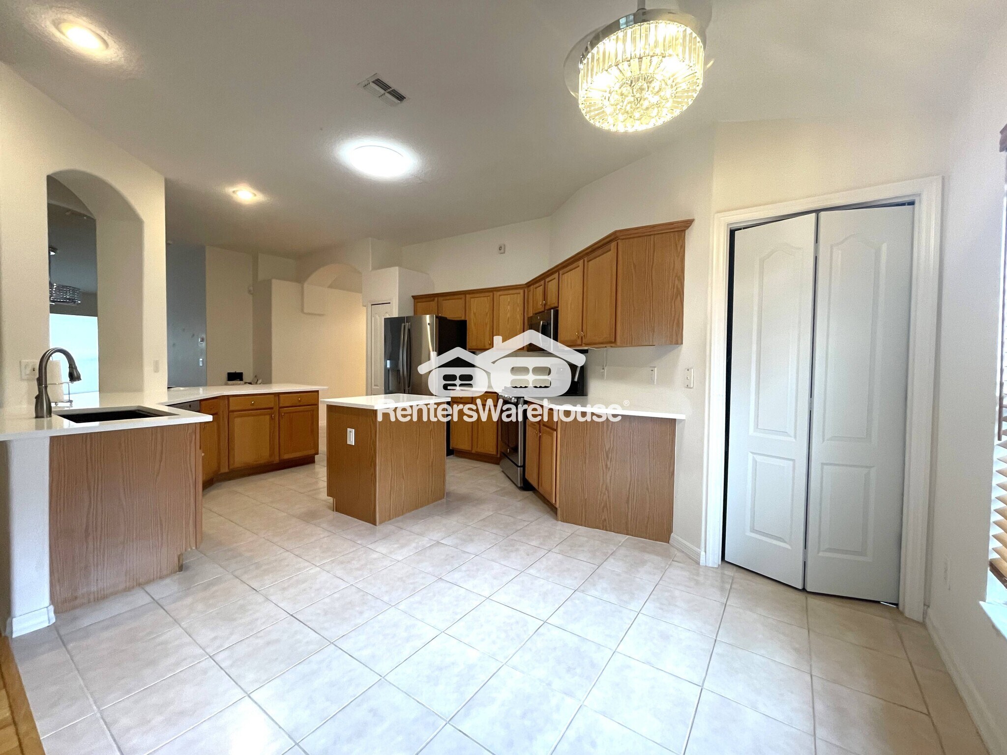 Building Photo - 14950 Hidden Oaks Cir