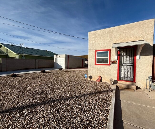 Building Photo - Cozy 1 Bedroom 1 Bathroom House In The NW!