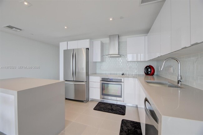 Building Photo - 1600 NE 1st Ave