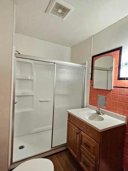 Building Photo - 616 Lee St