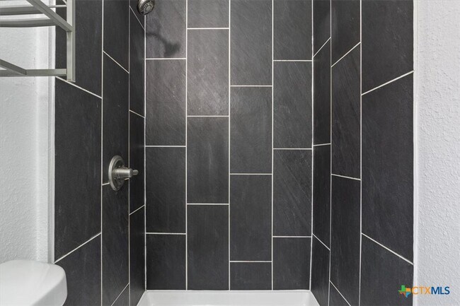 Building Photo - 1304 Metropolitan Dr