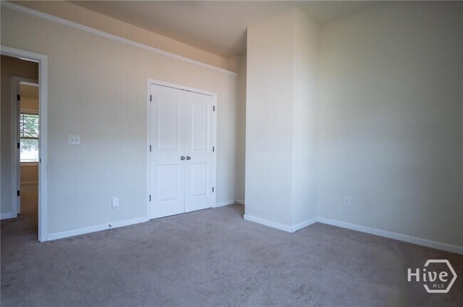 Building Photo - 304 Ridge Pointe Drive