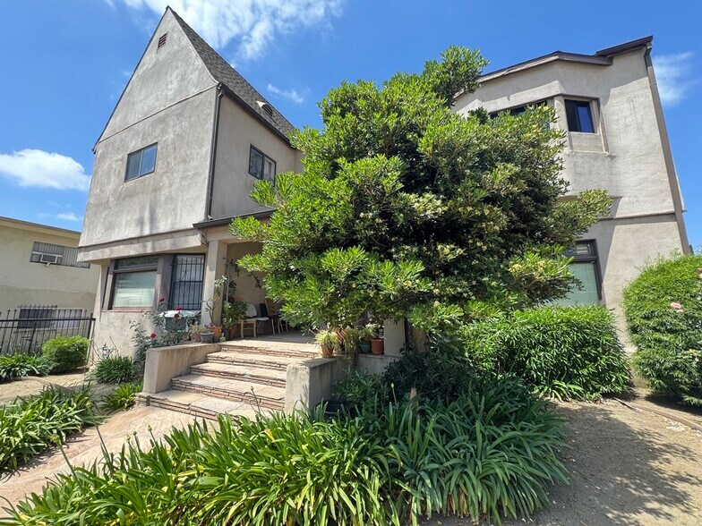 Building Photo - 1341 N Bronson Ave