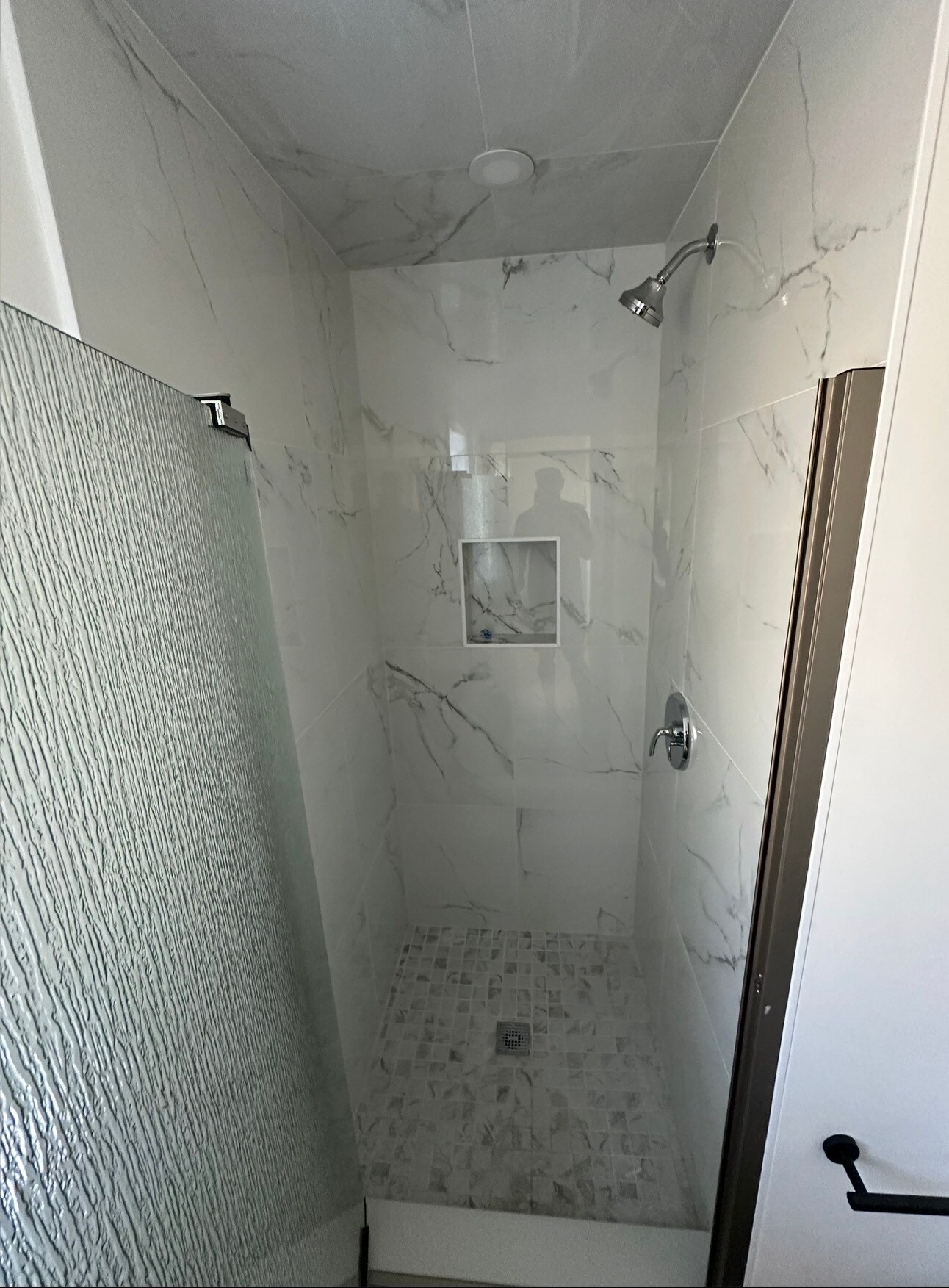Walk-in shower - 19 Leslie Rd