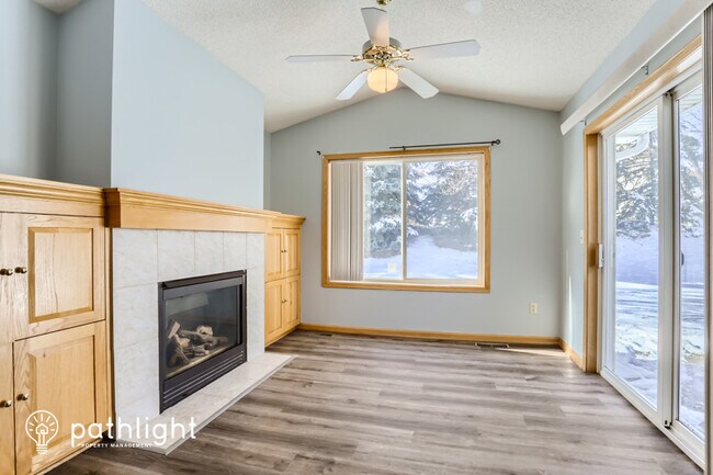 Building Photo - 12375 Walnut Dr