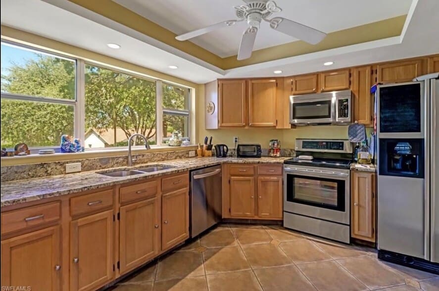 Building Photo - 9840 Luna Cir