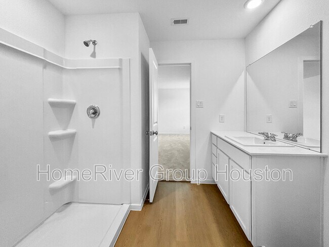 Building Photo - 5818 Starling Dr