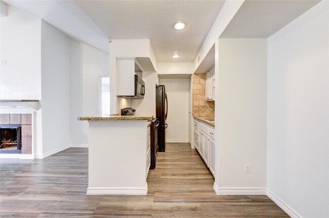 Building Photo - 10202 Forum Park Dr