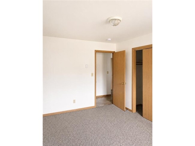 Building Photo - 313 5th St S