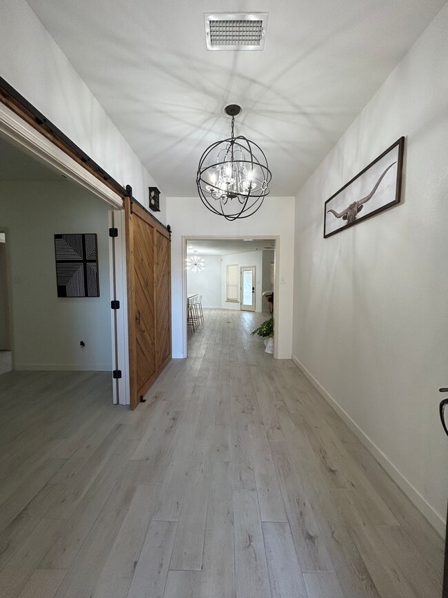 Building Photo - Beautiful Home in Northwest Midland-Los Patios Subdivision