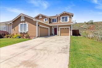 Building Photo - Recently remodeled three-bedroom, three-bath home