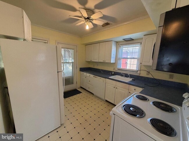 Building Photo - 540 Bellview Ave