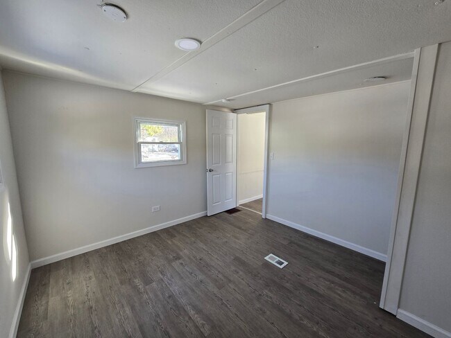 Building Photo - 1142 E Stateside Dr